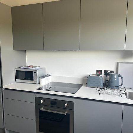 Luxurious Short Stay Flat In Милтън Кейнс Екстериор снимка