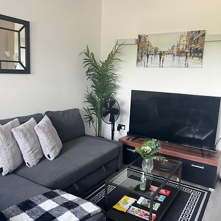 Luxurious Short Stay Flat In Милтън Кейнс Екстериор снимка