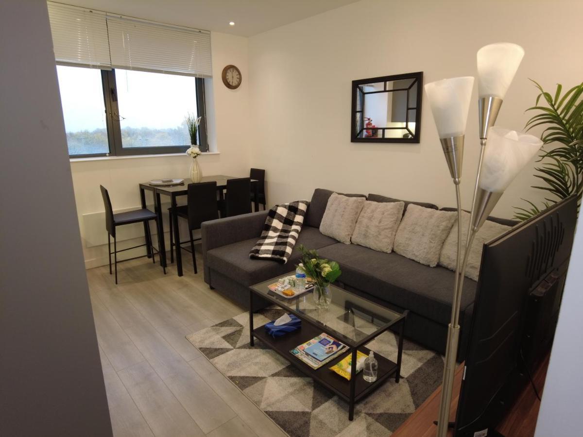 Luxurious Short Stay Flat In Милтън Кейнс Екстериор снимка