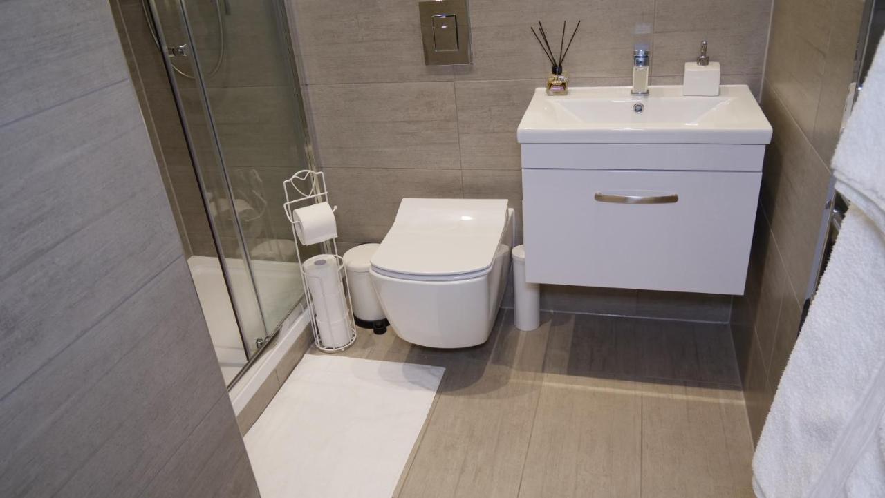 Luxurious Short Stay Flat In Милтън Кейнс Екстериор снимка