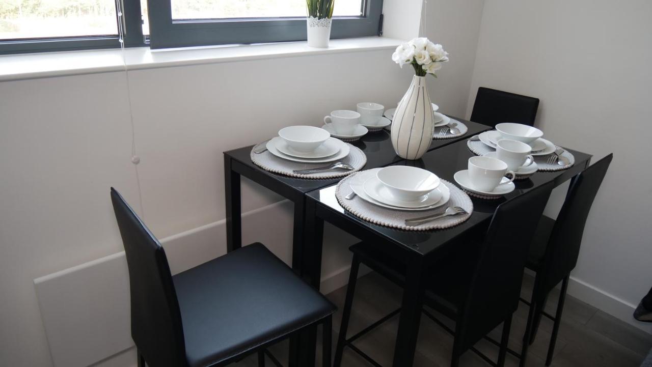 Luxurious Short Stay Flat In Милтън Кейнс Екстериор снимка
