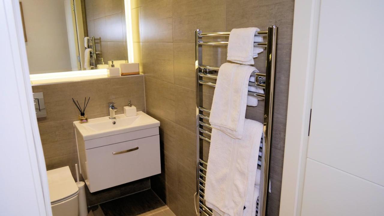 Luxurious Short Stay Flat In Милтън Кейнс Екстериор снимка