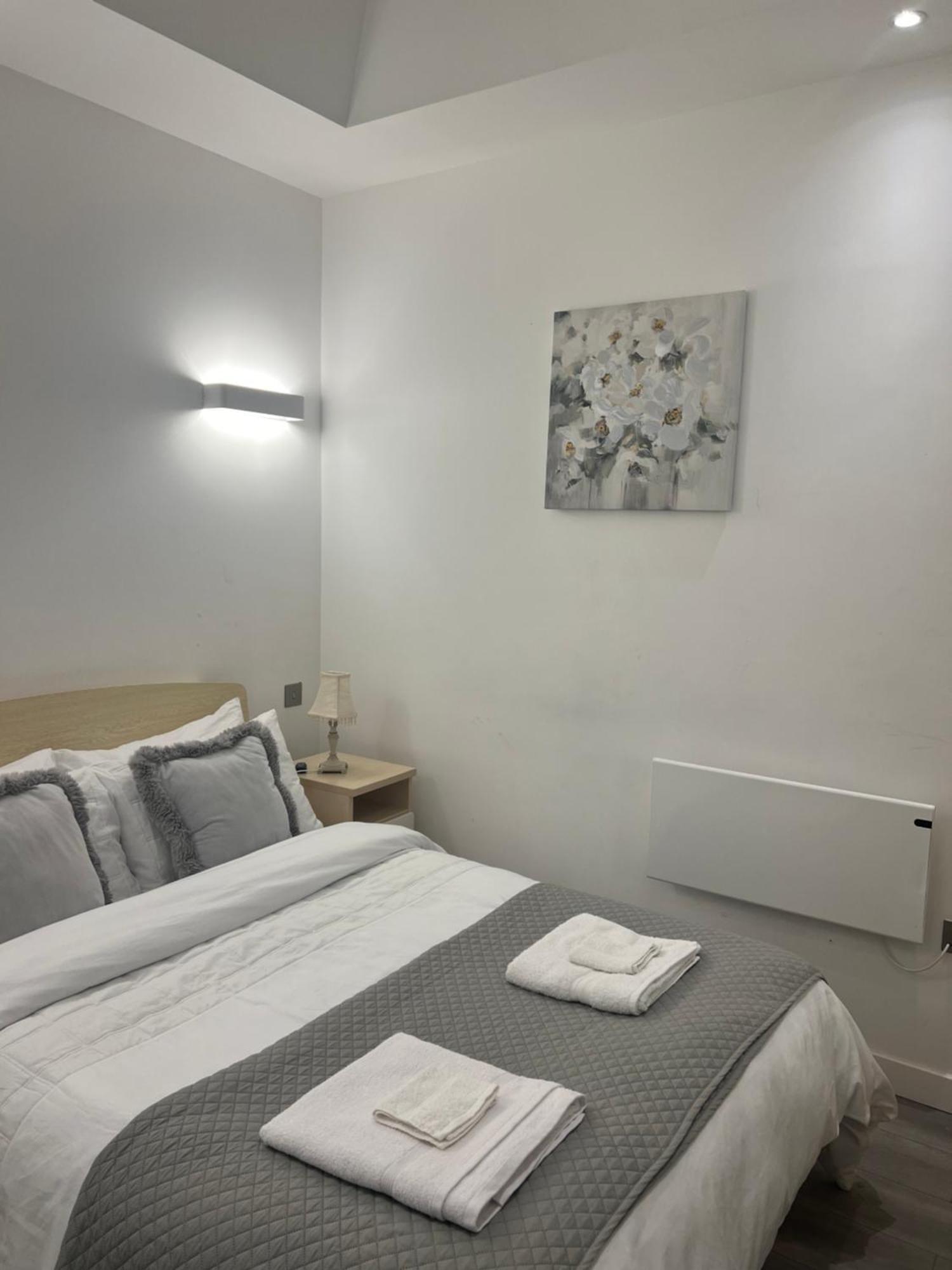 Luxurious Short Stay Flat In Милтън Кейнс Екстериор снимка