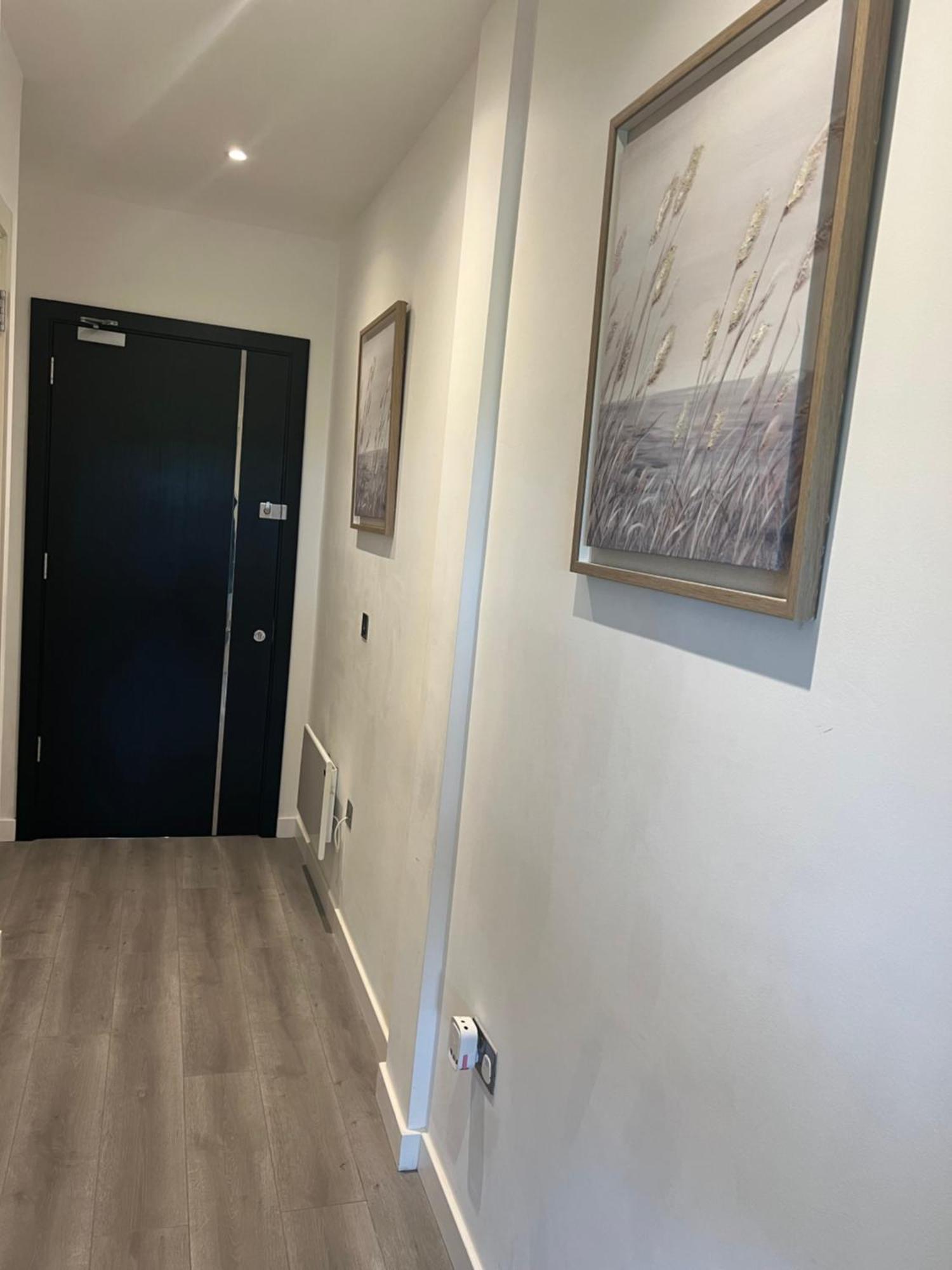 Luxurious Short Stay Flat In Милтън Кейнс Екстериор снимка