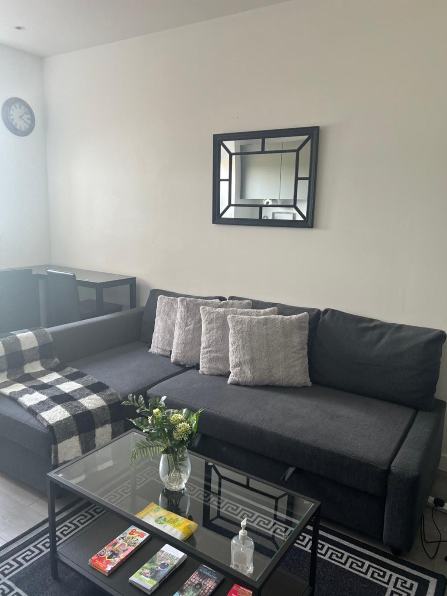 Luxurious Short Stay Flat In Милтън Кейнс Екстериор снимка